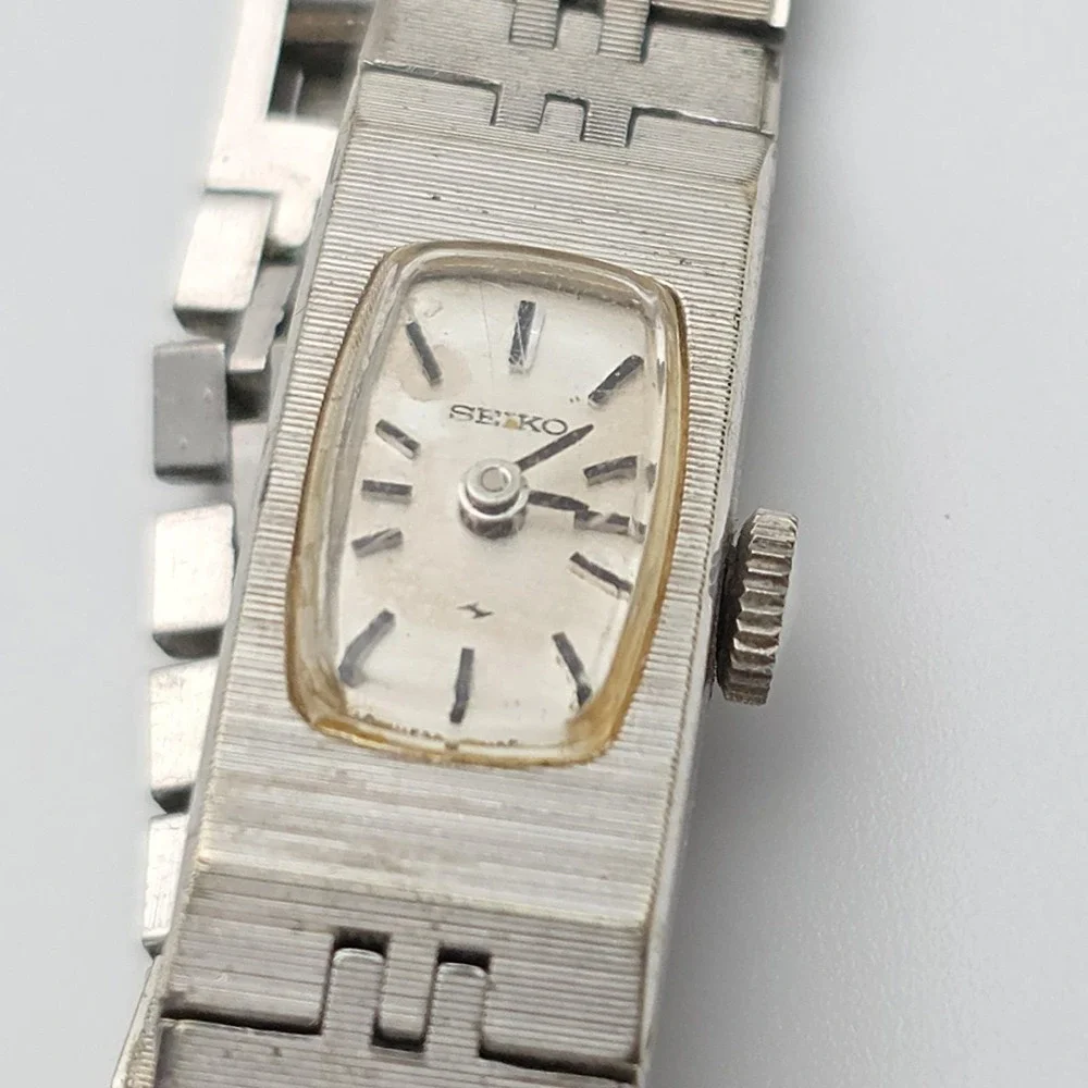 Vtg‎ SEIKO Ladies Watch 1520-3339 Manual Wind Analog Silver Tone Band Dainty
